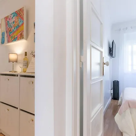 Bright 2 Bedroom With Ac Parking And Metro Appartamento *