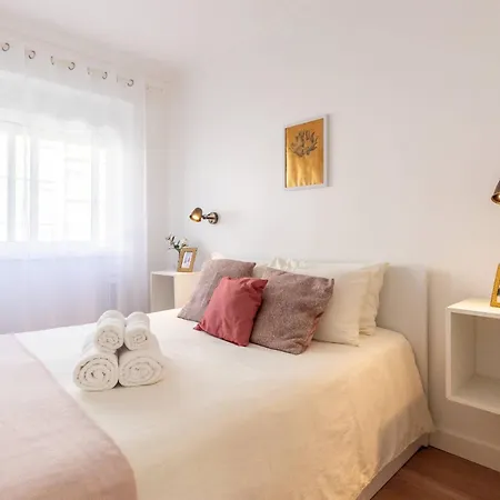 Apartment Serene 2-bedroom Flat With Garden View In Benfica *