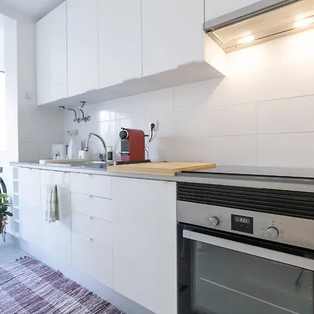 Apartment Serene 2-bedroom Flat With Garden View In Benfica *