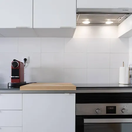 Apartment Serene 2-bedroom Flat With Garden View In Benfica