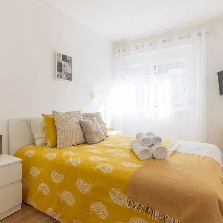 Serene 2-bedroom Flat With Garden View In Benfica Lägenhet