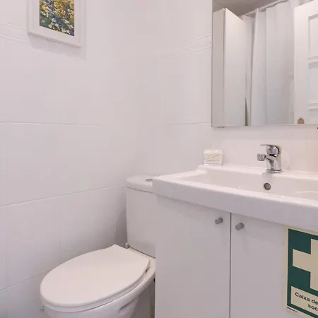 Serene 2-bedroom Flat With Garden View In Benfica Lägenhet