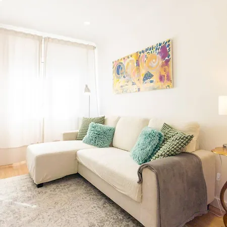 Bright 2 Bedroom With Ac Parking And Metro * リスボン