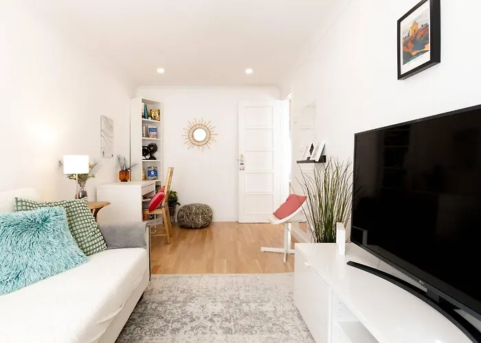 Serene 2-bedroom Flat With Garden View In Benfica Appartement
