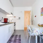 Apartamento Bright 2 Bedroom Lisbon With Ac Parking And Metro
