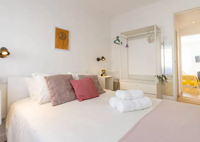Serene 2-bedroom Flat With Garden View In Benfica Lejlighed Lisboa