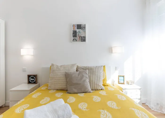 Serene 2-bedroom Flat With Garden View In Benfica Lejlighed Lisboa